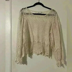 BluIvy lace top size S (G129)